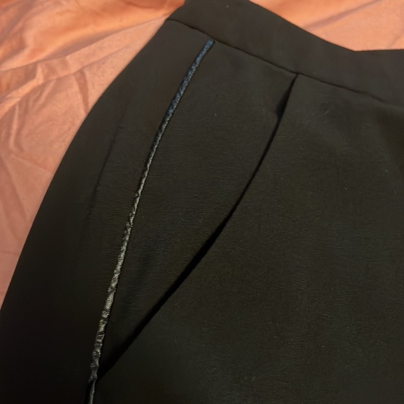 Guess cropped trousers with ankle cuff and pockets, leather side detail - Picture 3 of 5